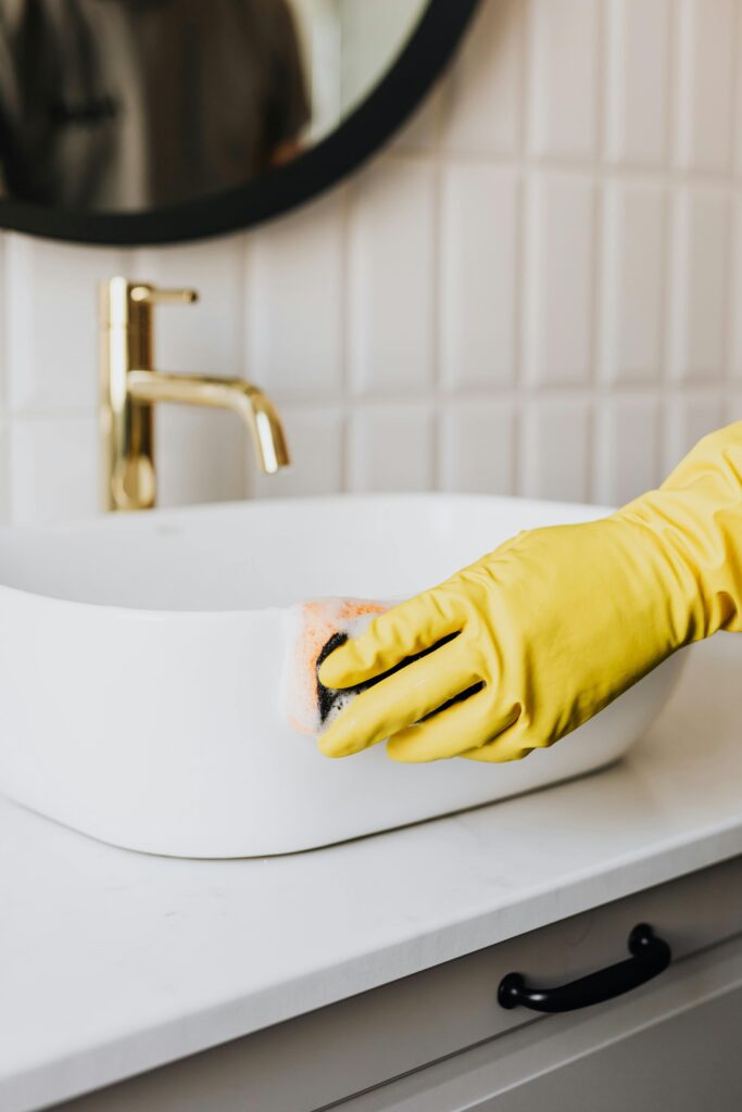 Quick bathroom cleaning routine for busy moms