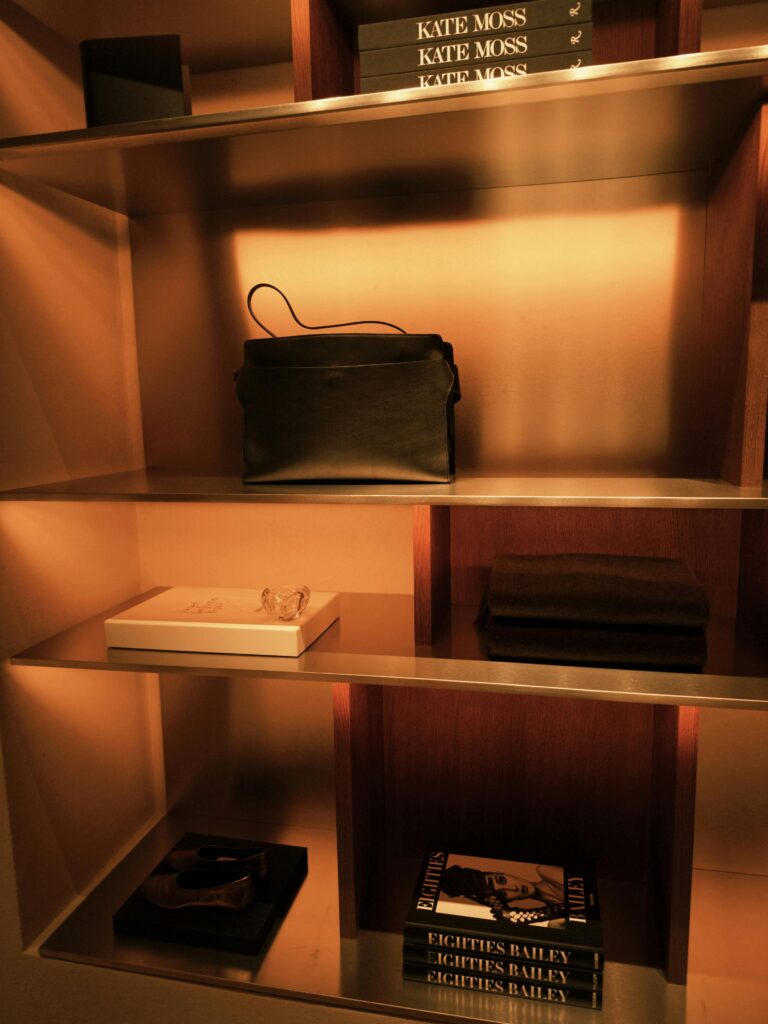 DIY rope floating shelves decor