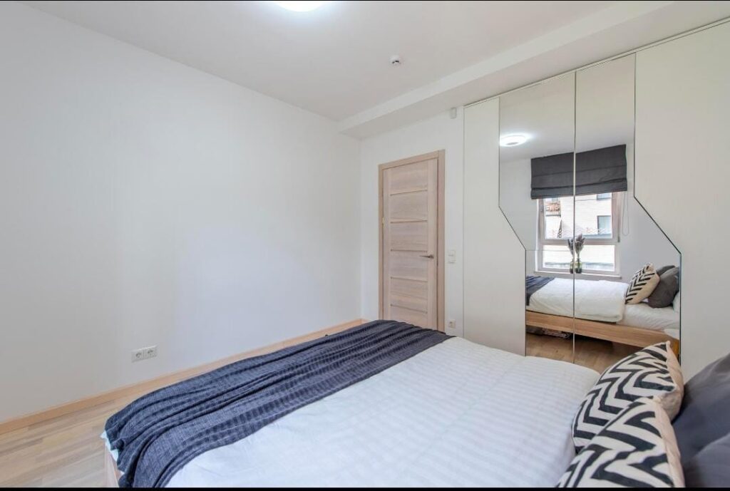 arched mirror in luxury bedroom decor